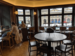 Der Firmenname lautet Starbucks