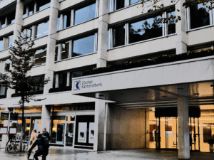 Der Firmenname lautet Zürcher Kantonalbank